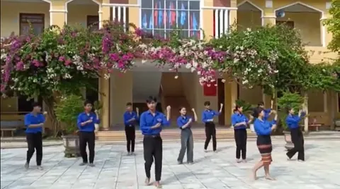 Nhóm nhảy Vũ Điệu Xanh gửi đến các bạn bài nhảy dân vũ